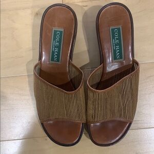Cole Haan Women's Tan Mules
Made in Italy 
Size 8 1/2 B